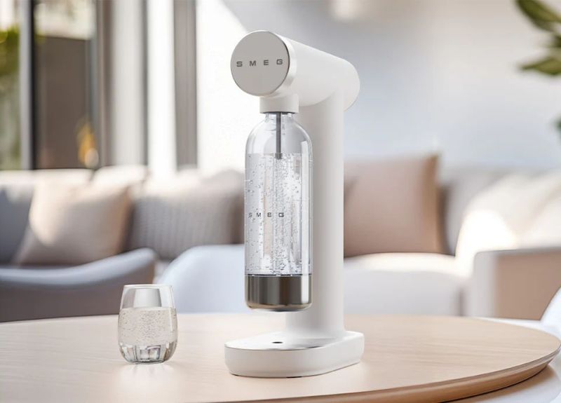 Smeg Soda Maker Countertop Device Fizzes Water Without Electricity