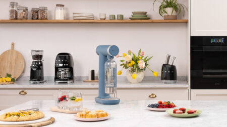 Smeg Soda Maker Countertop Device Fizzes Water Without Electricity