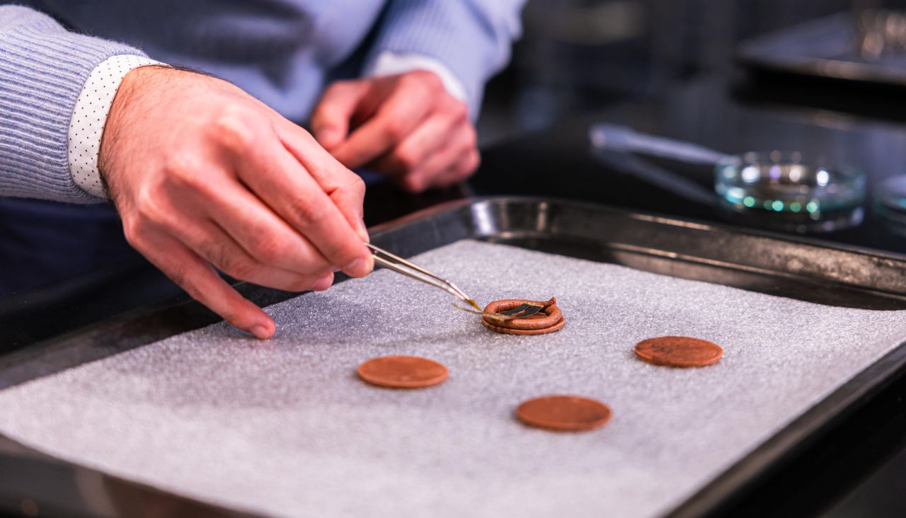 Swiss-Italian researchers create RoboCake - edible dark chocolate batteries 2