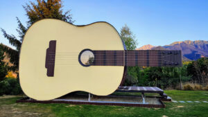 Symphony Guitar House- Unique-Resort in Râșnov, Romania