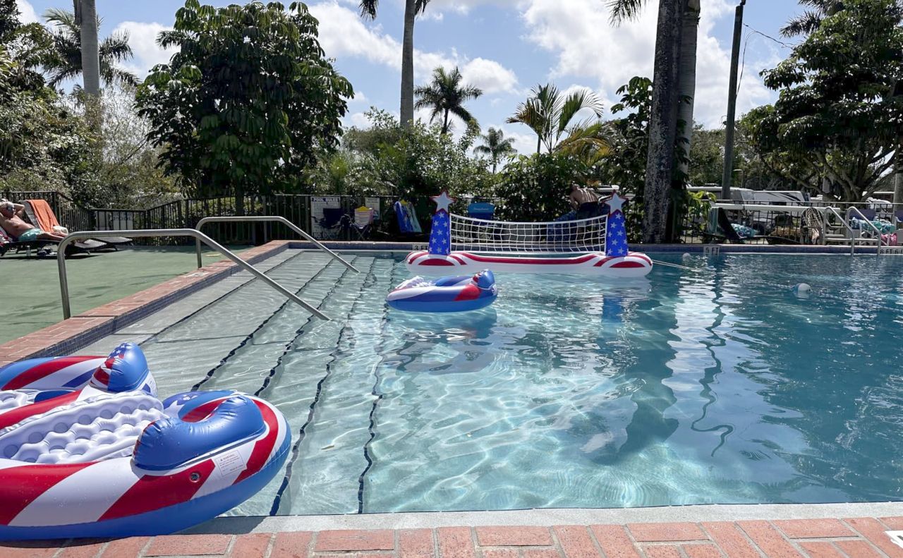 4th of July Pool Party Ideas - Inflatable Pool Volleyball Net Float