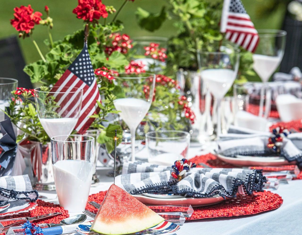 4th of July Pool Party Ideas - Set the table