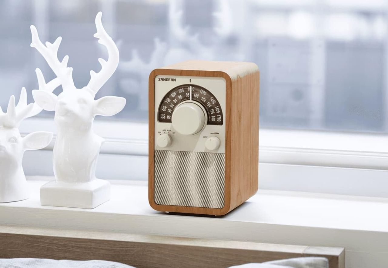 AM-FM Table Top Wooden Radio