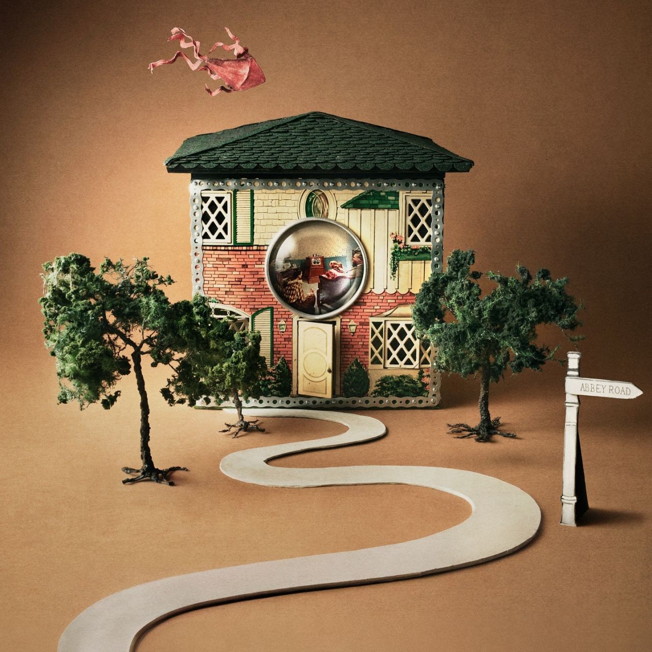 BGN–11 1930s tin dollhouse with OD–11 speaker