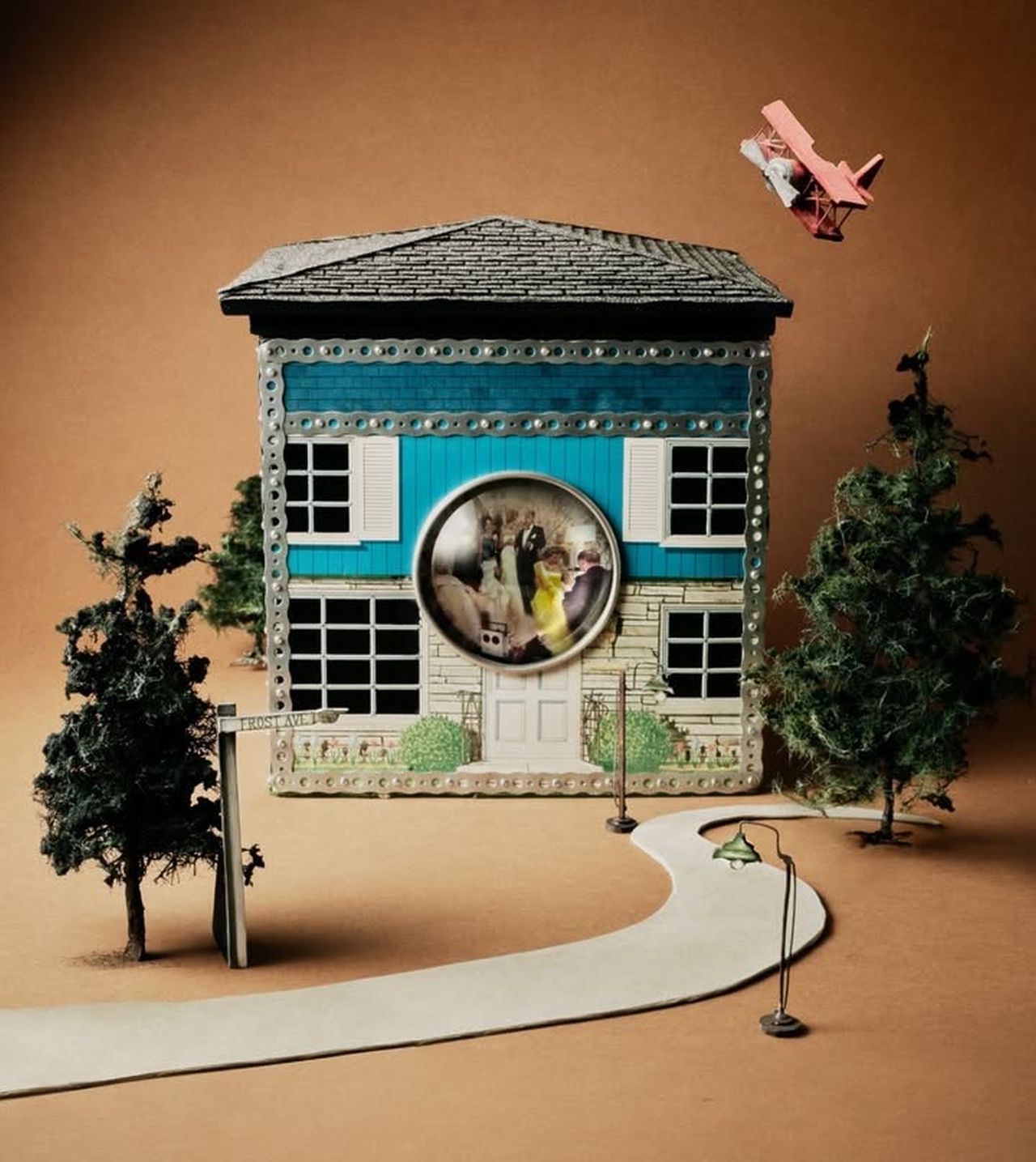 BGN–11 1930s tin dollhouse with OD–11 speaker