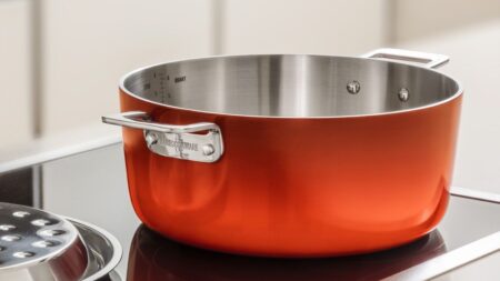 Bare Dutch oven