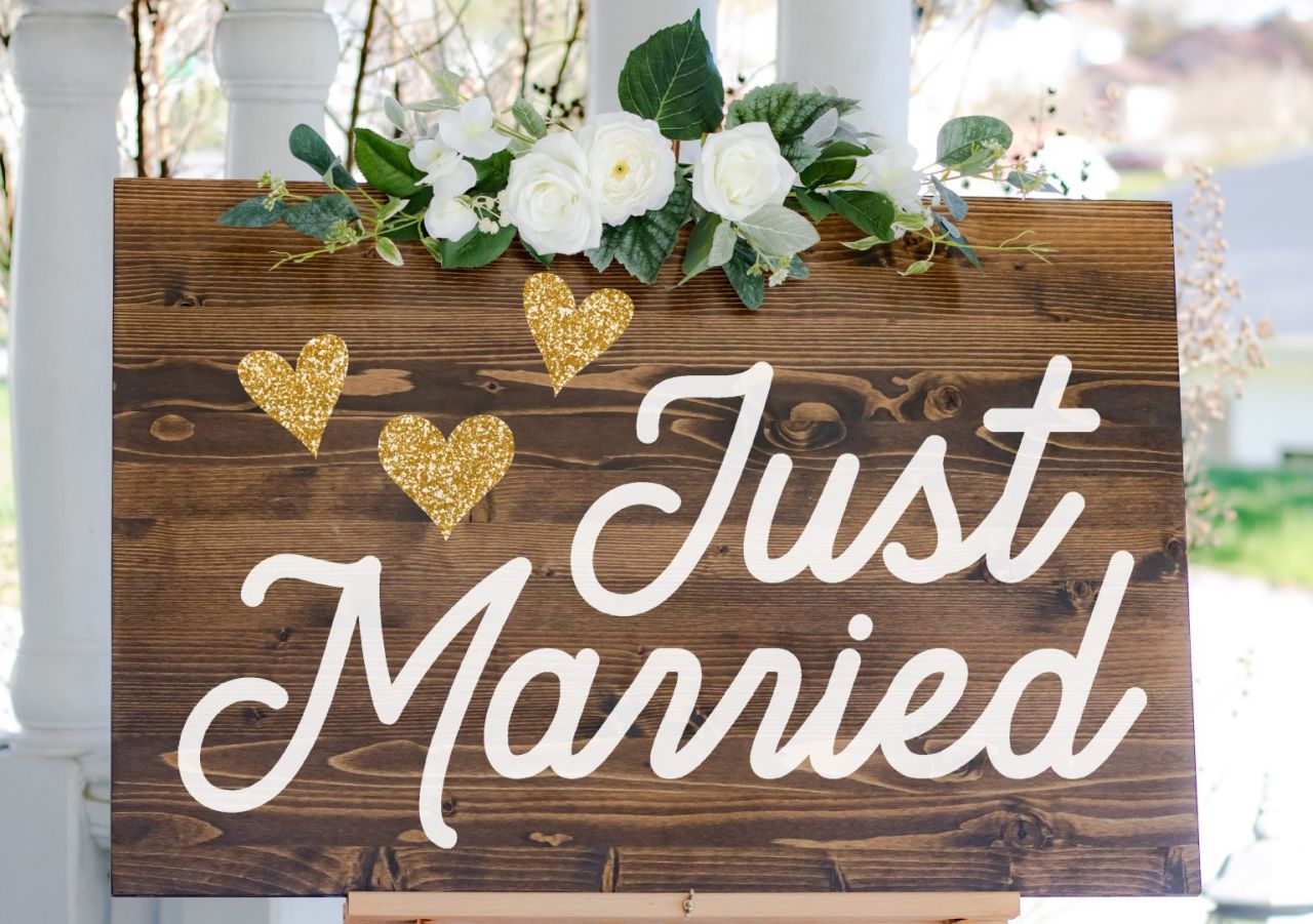 DIY Home Wedding Decor Ideas - Just Married sign