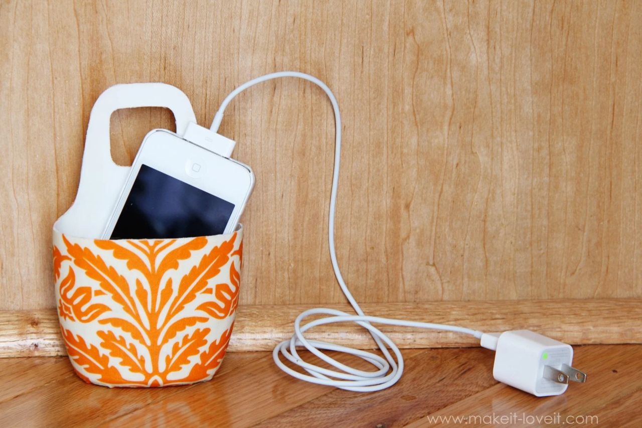 Father's Day DIY Gift Ideas- Holder for Charging Cell Phone