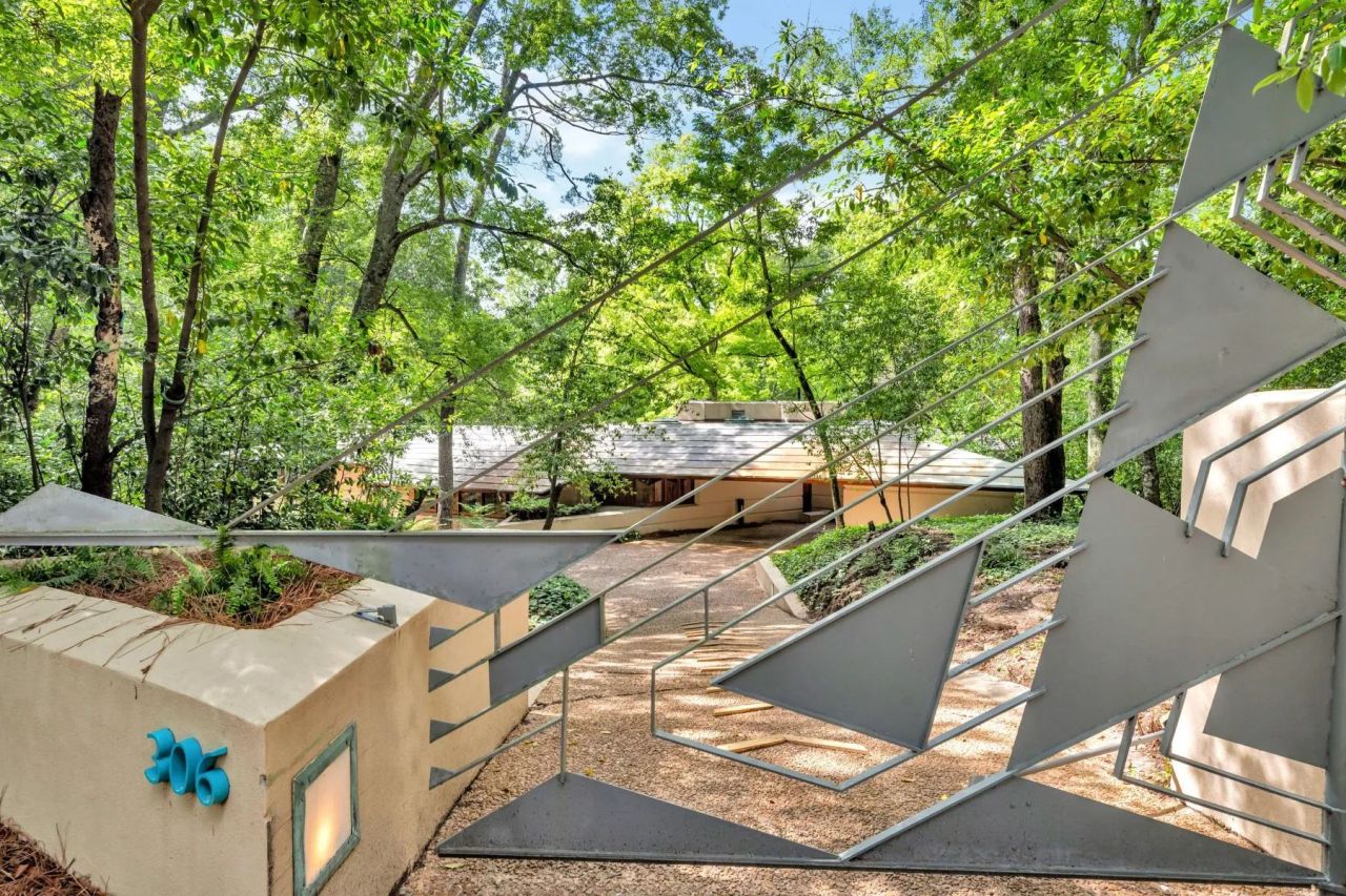 Frank Lloyd Wright-Designed House in Jackson, Mississippi is Up for Sale
