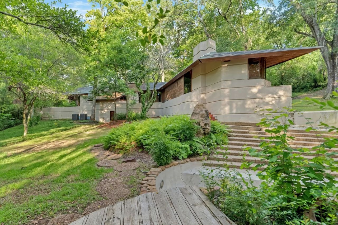 Frank Lloyd Wright-Designed House in Jackson, Mississippi is Up for Sale