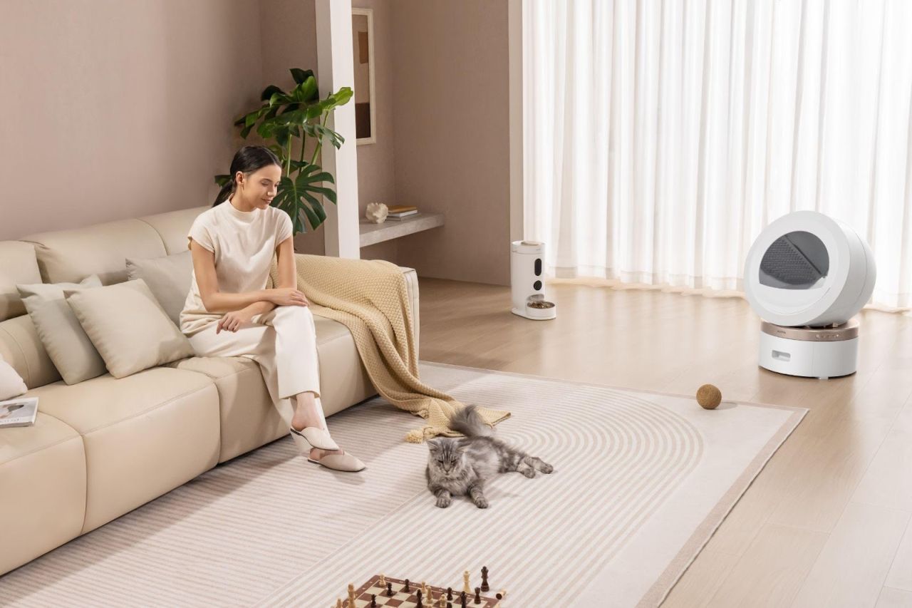 MOVA self-cleaning litter box