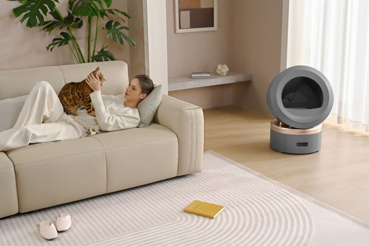 MOVA self-cleaning litter box