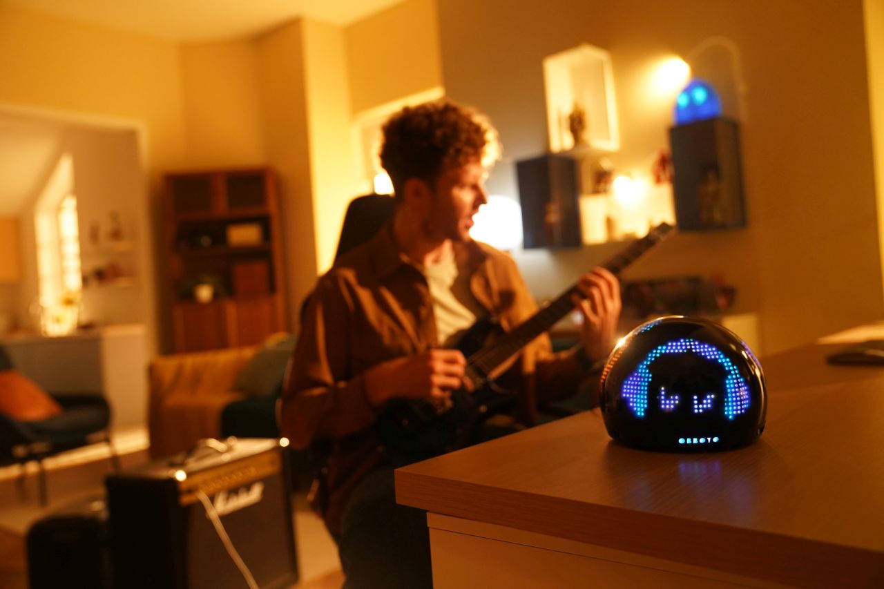 OBBOTO Glowbot AI-Powered Desktop Companion