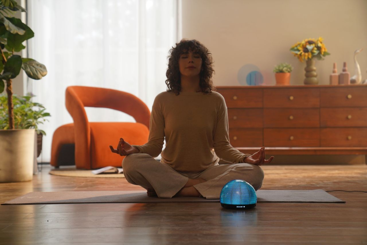 OBBOTO Glowbot AI-Powered Desktop Companion