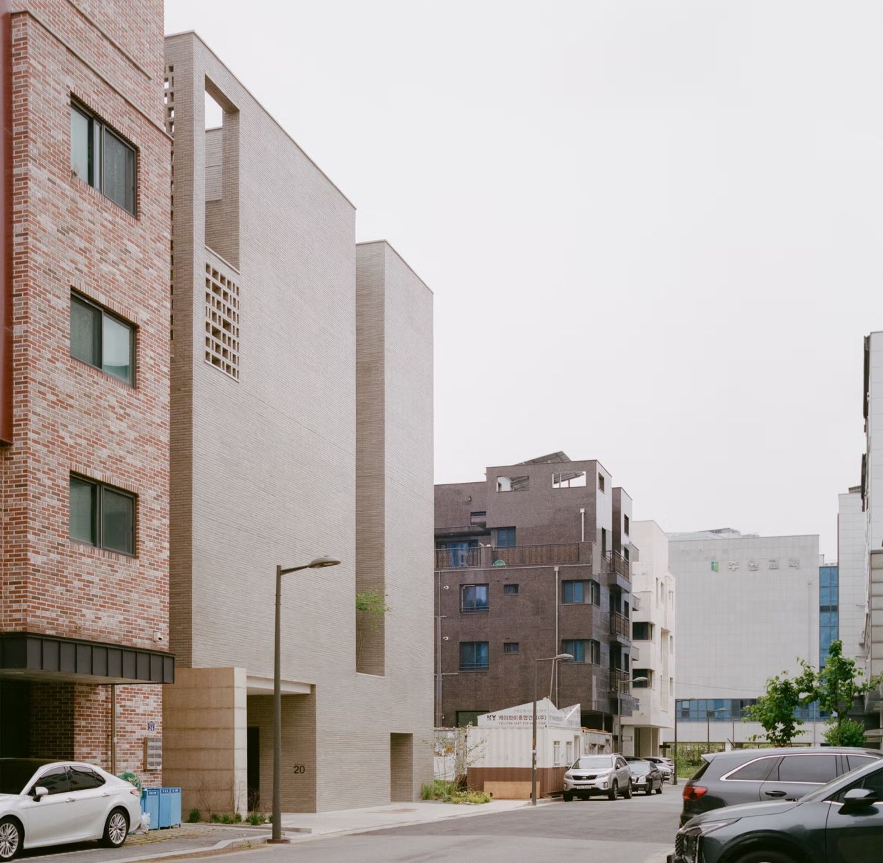 Raw House by Order Matter Based on Passive Design Principles