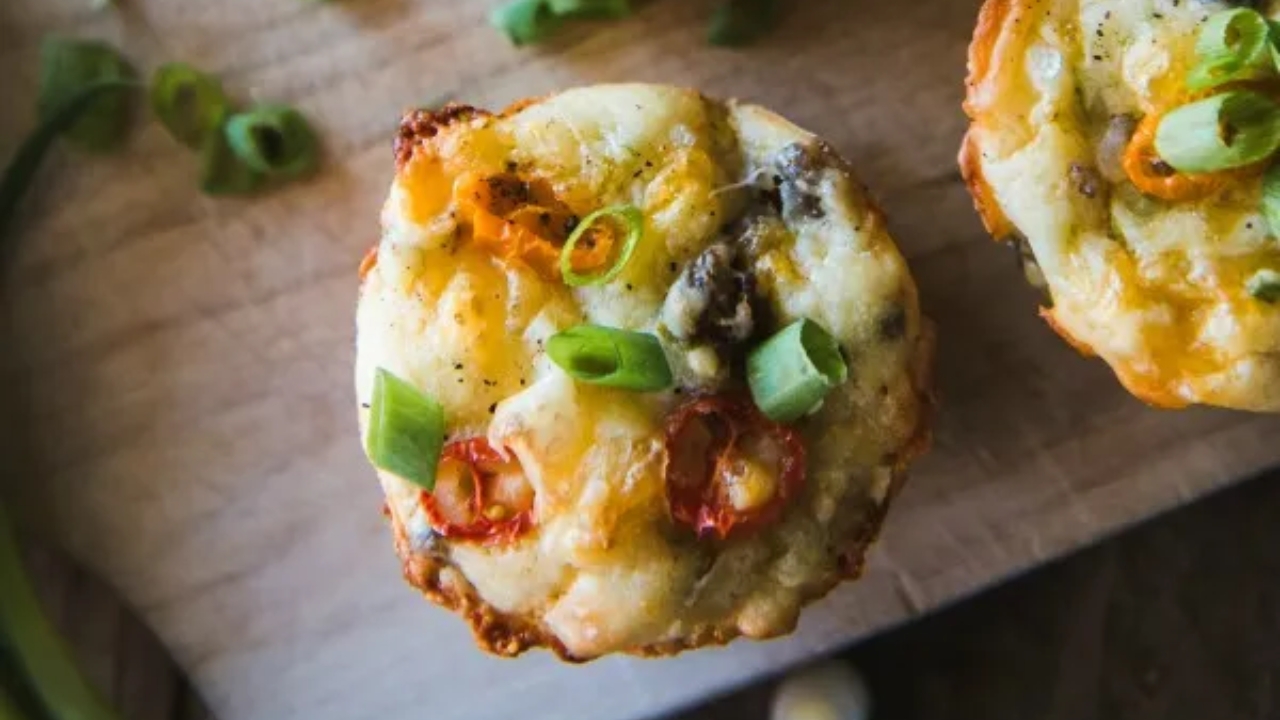 Sausage and Cheddar Breakfast Muffins