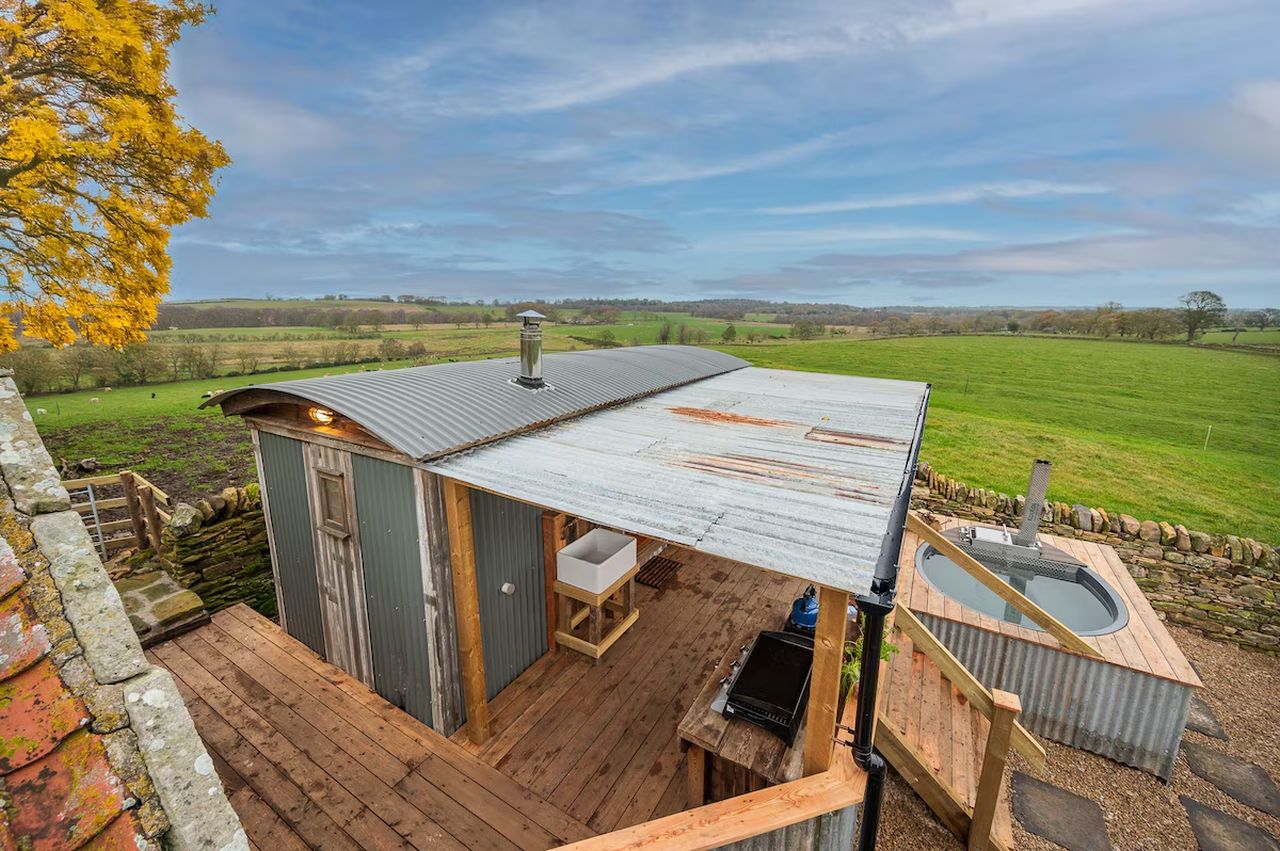 Shearers Quarters Cabin in Belsay, United Kingdom is Your Escape