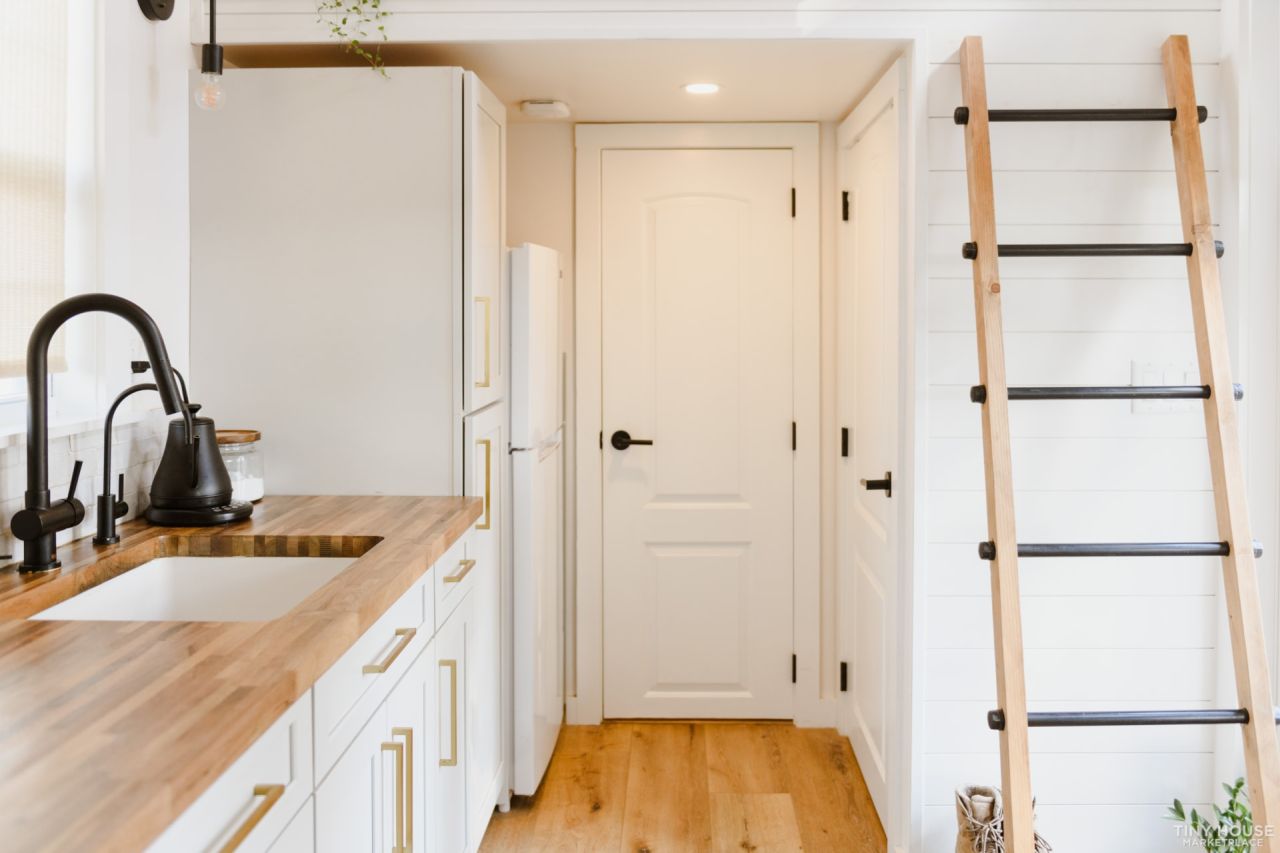 Skogsnest Tiny House- Kitchen