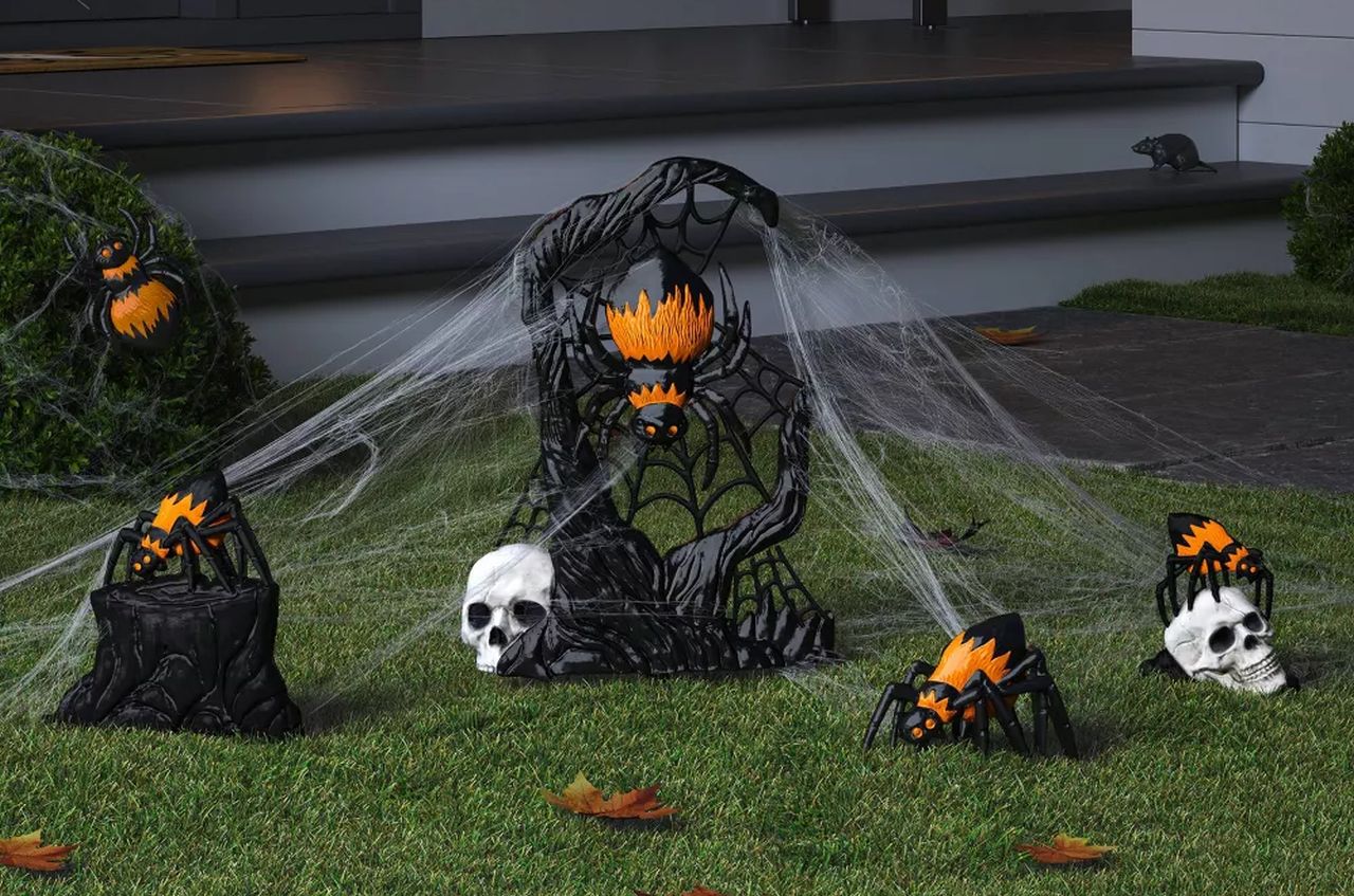 Spiders Scene Setter Halloween Decorative Prop Kit