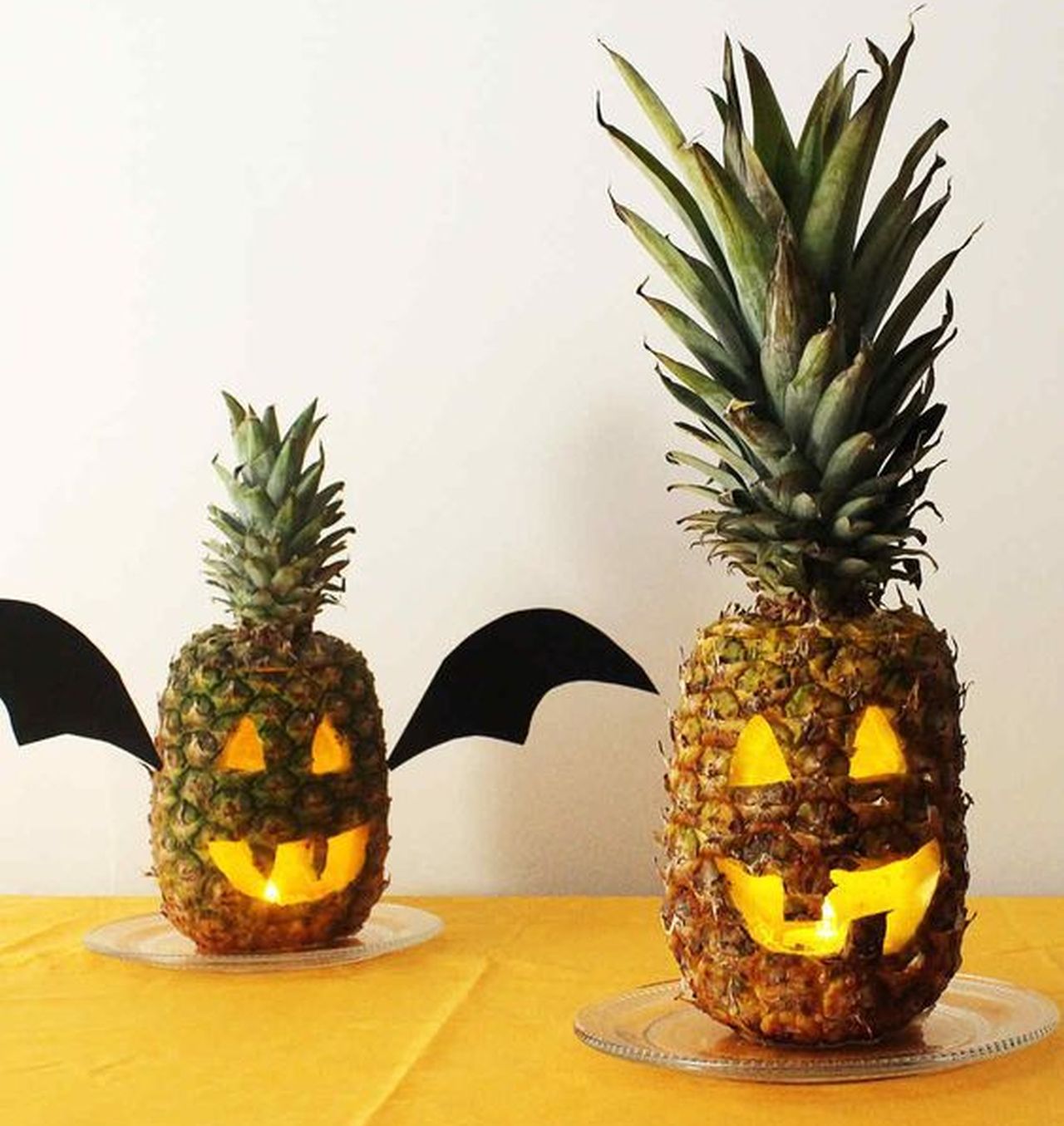 Spooky Pineapple lantern- Summerween Decor Ideas- 1