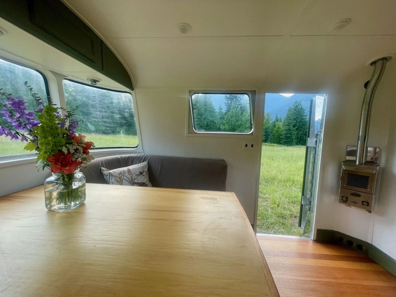 1946 Spartan Manor 25-Foot Single-Axle Travel Trailer Out for Sale in British Columbia