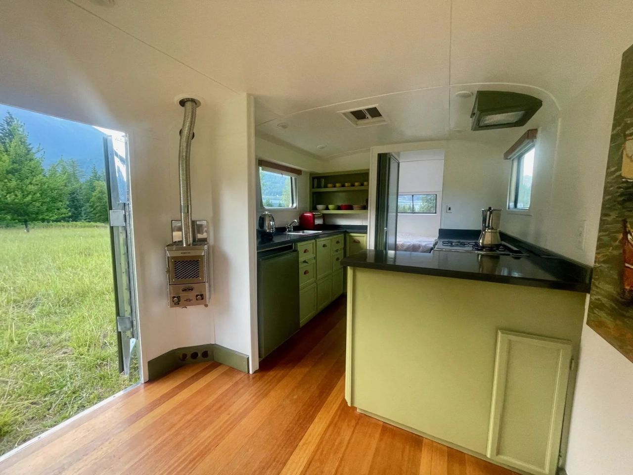 1946 Spartan Manor 25-Foot Single-Axle Travel Trailer Out for Sale in British Columbia