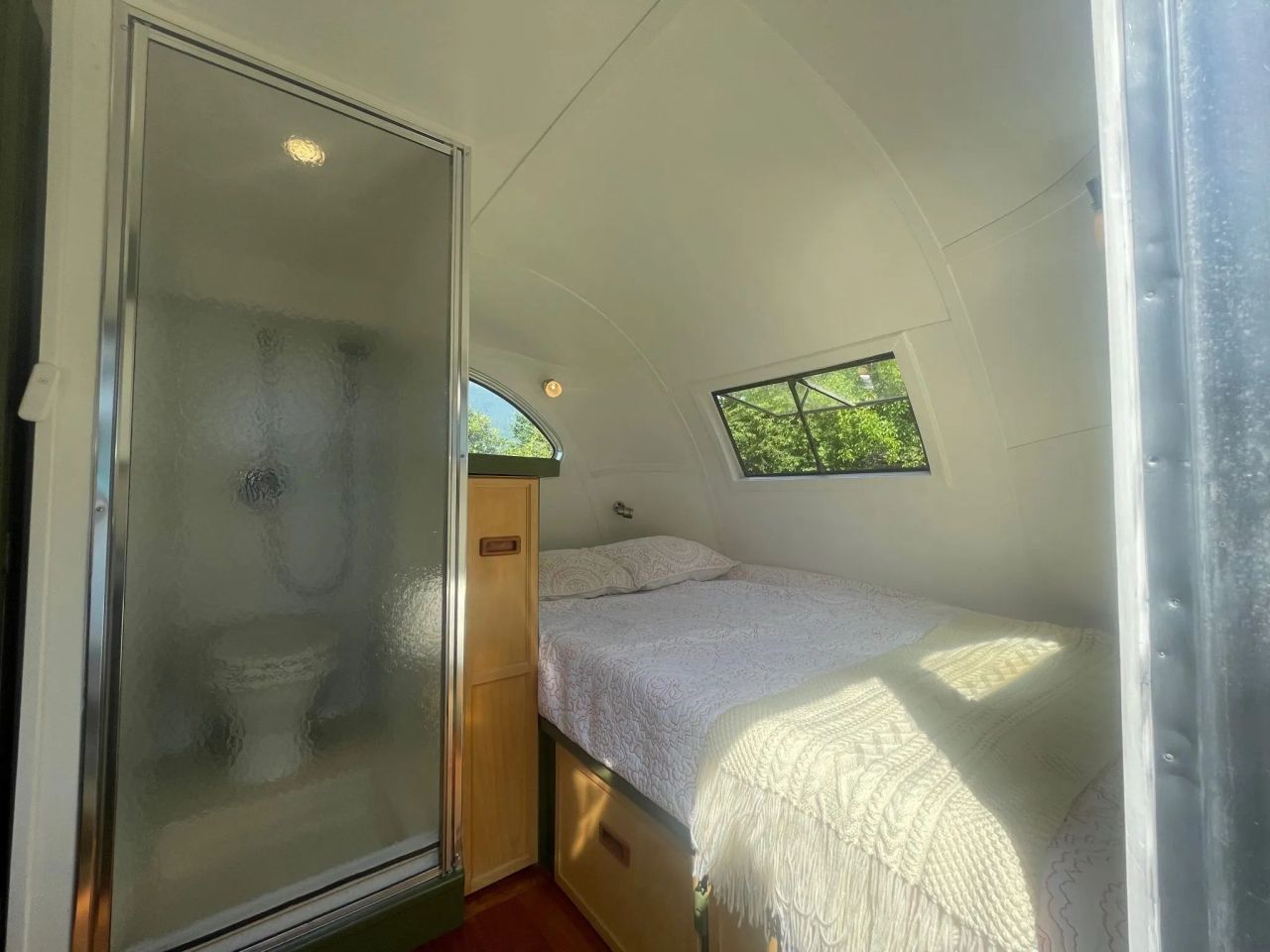 1946 Spartan Manor 25-Foot Single-Axle Travel Trailer Out for Sale in British Columbia