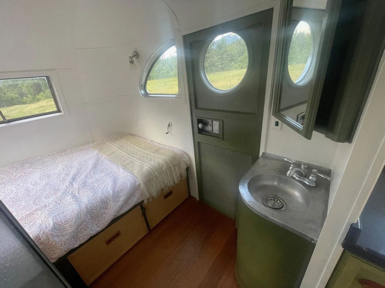 1946 Spartan Manor 25-Foot Single-Axle Travel Trailer Out for Sale in British Columbia