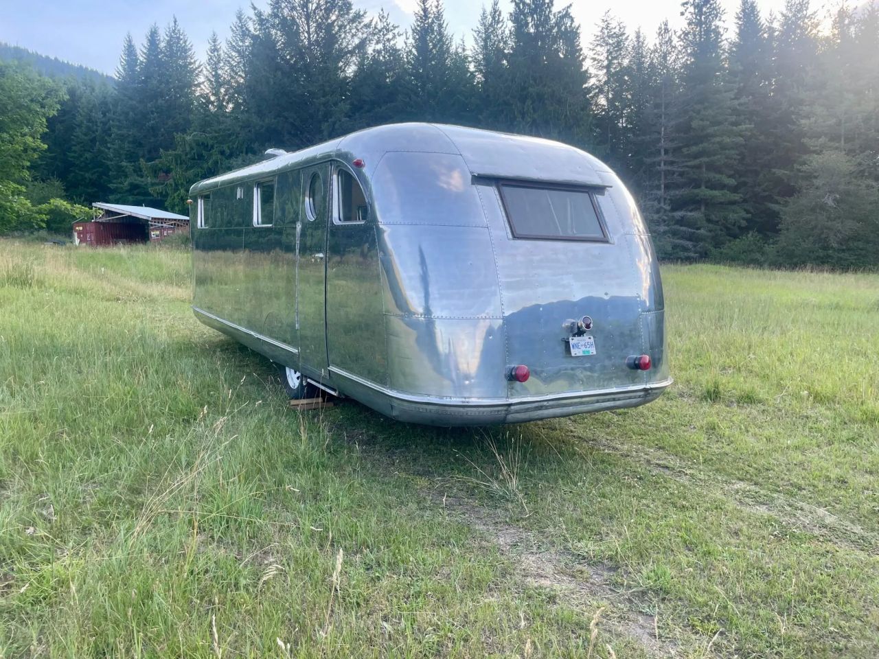 1946 Spartan Manor 25-Foot Single-Axle Travel Trailer Out for Sale in British Columbia
