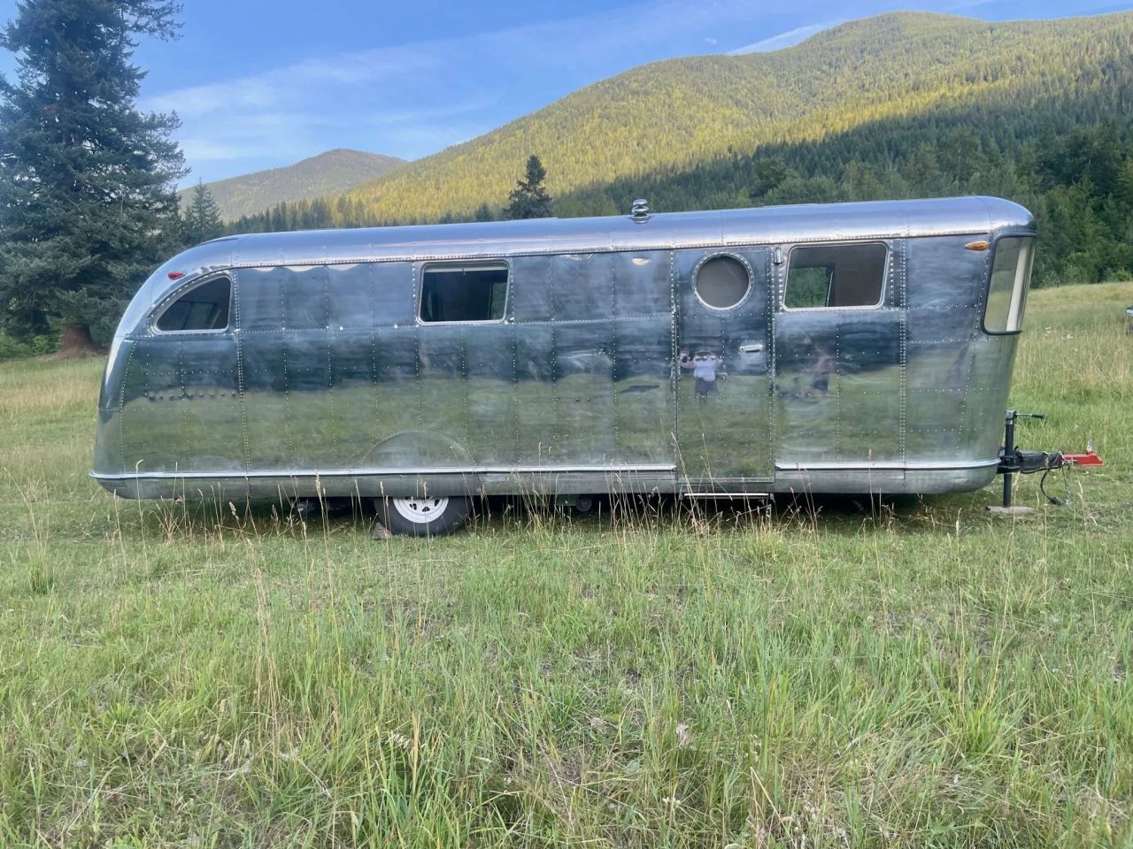 1946 Spartan Manor 25-Foot Single-Axle Travel Trailer Out for Sale in British Columbia