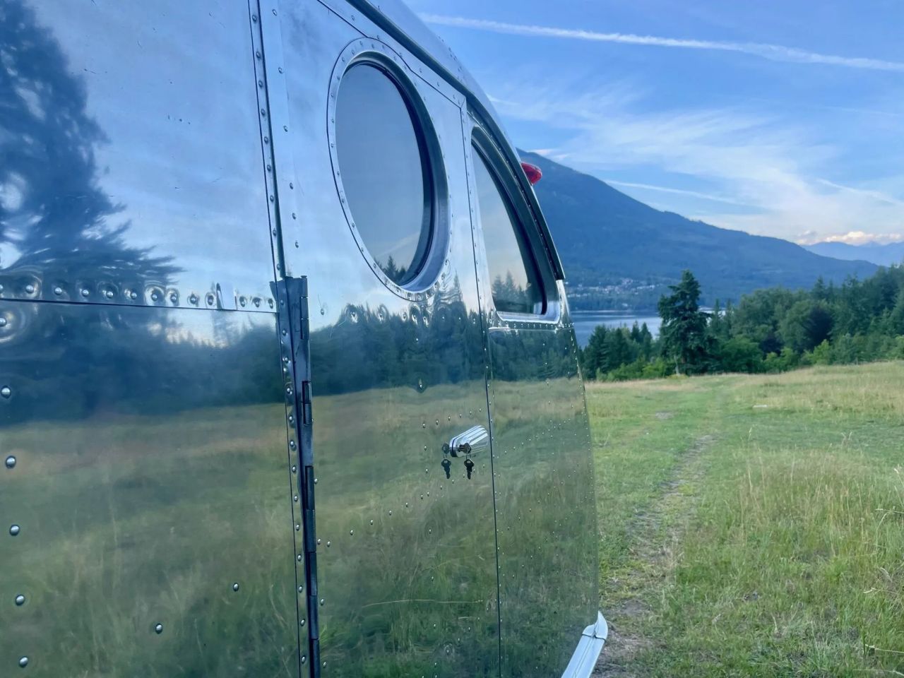 1946 Spartan Manor 25-Foot Single-Axle Travel Trailer Out for Sale in British Columbia