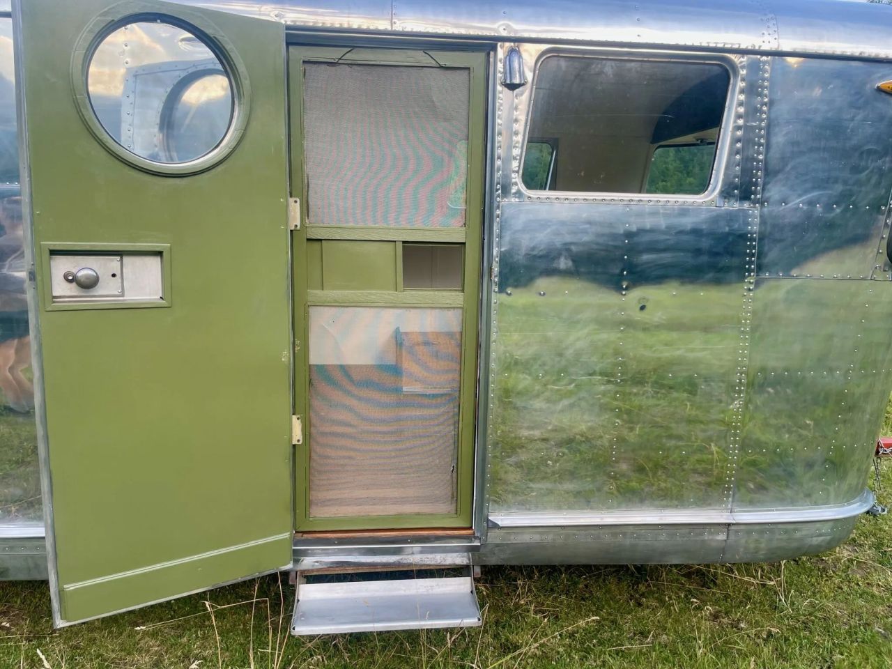 1946 Spartan Manor 25-Foot Single-Axle Travel Trailer Out for Sale in British Columbia