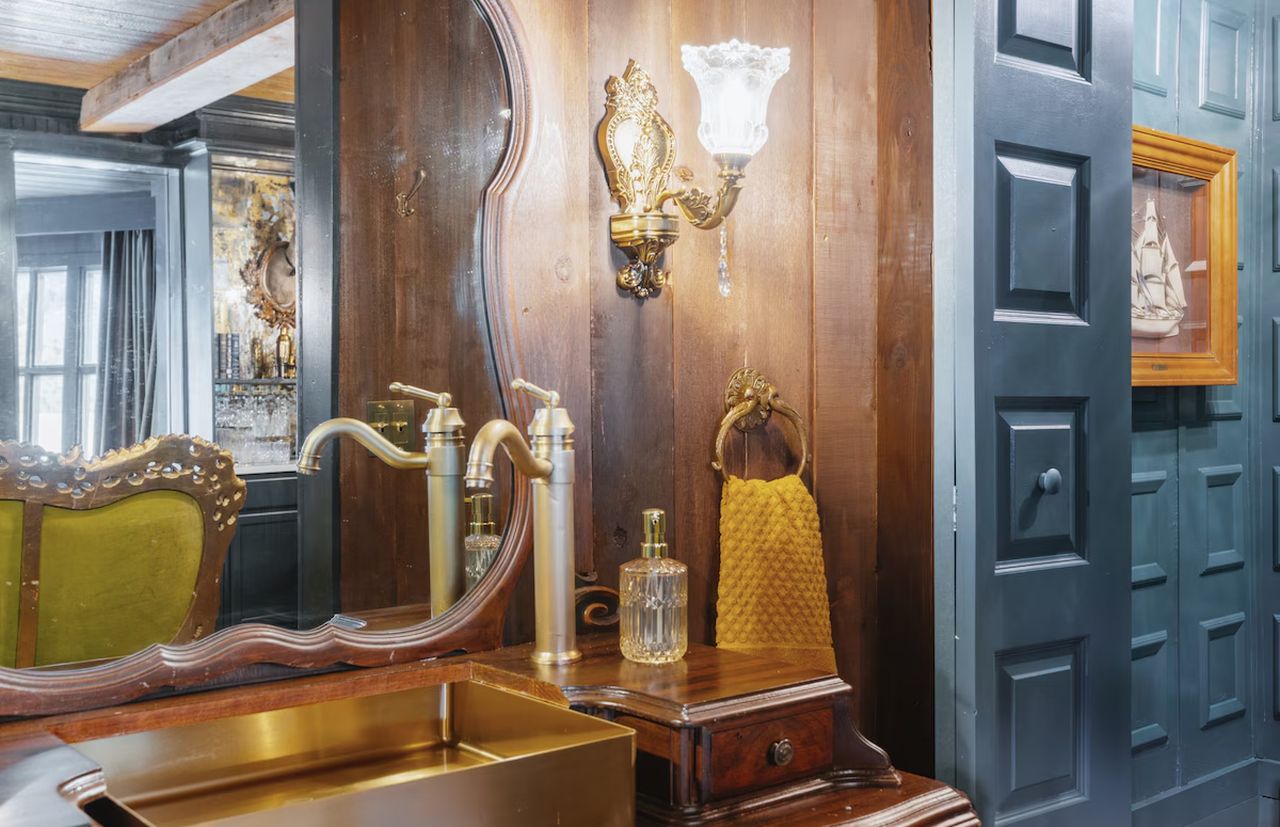 Bathroom of Shipwreck House