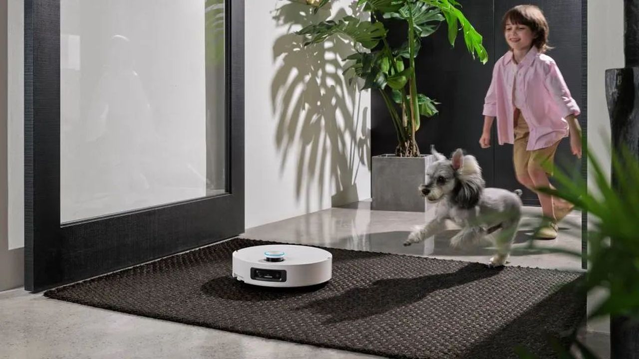 Dreame Aqua10 Ultra Roller Complete Floor-Cleaning Robot Cleans Mop Pad in Real Time