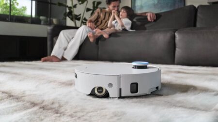 Dreame Aqua10 Ultra Roller Complete Floor-Cleaning Robot Cleans Mop Pad in Real Time