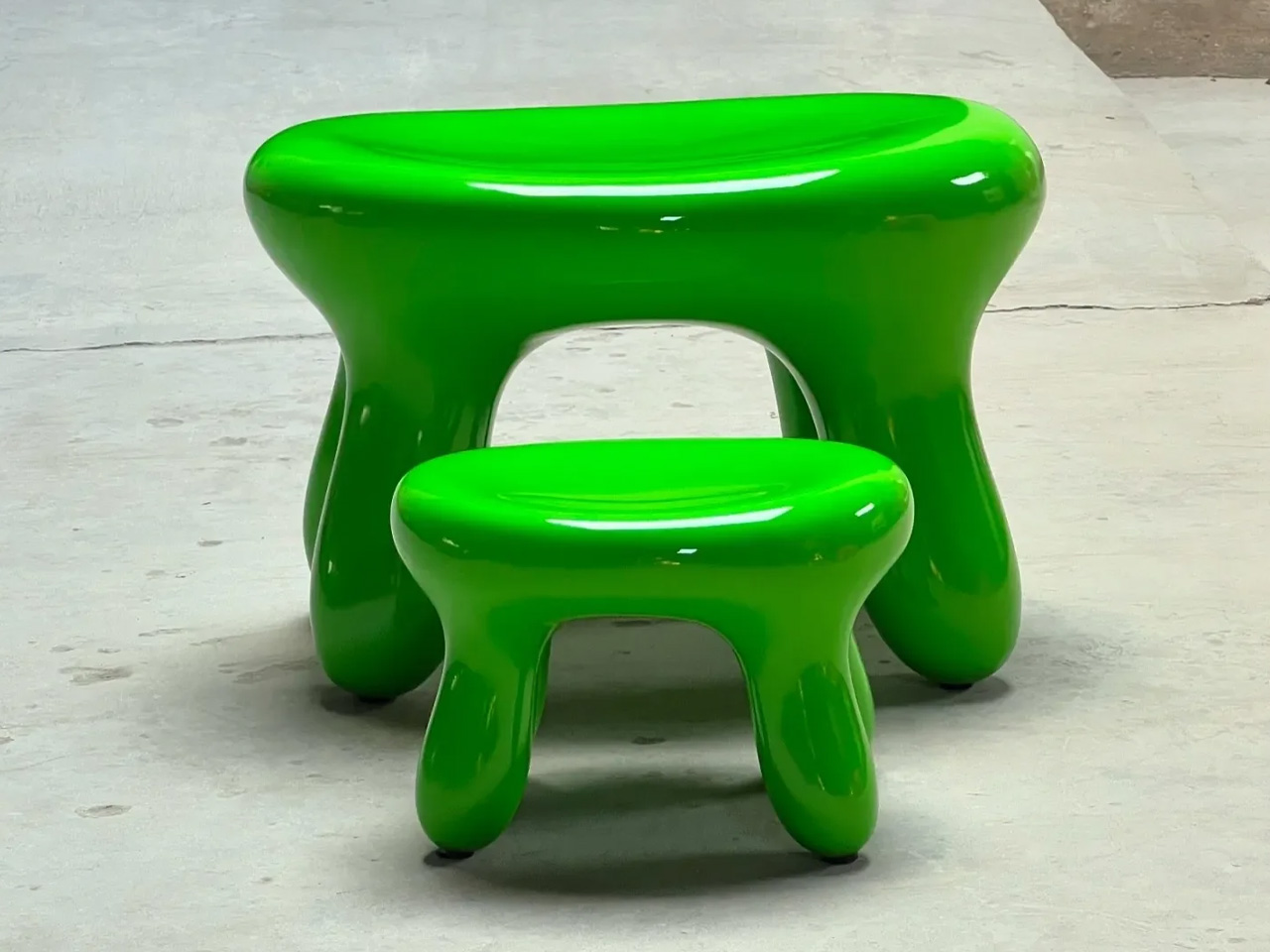 Jessica Anne Woodley’s Debut Furniture Collection Stands Out With Wavy Forms and Vibrant Colors