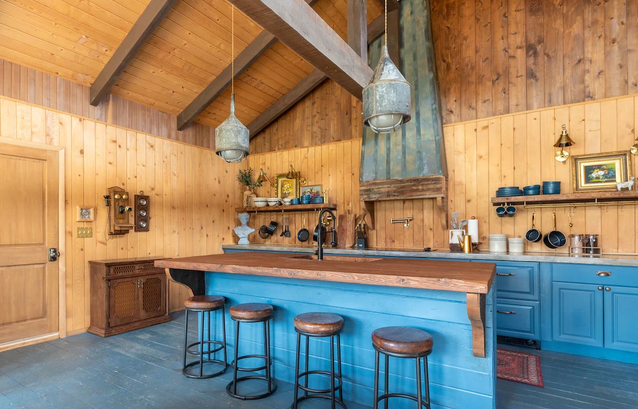 Kitchen of Shipwreck House in Salmon