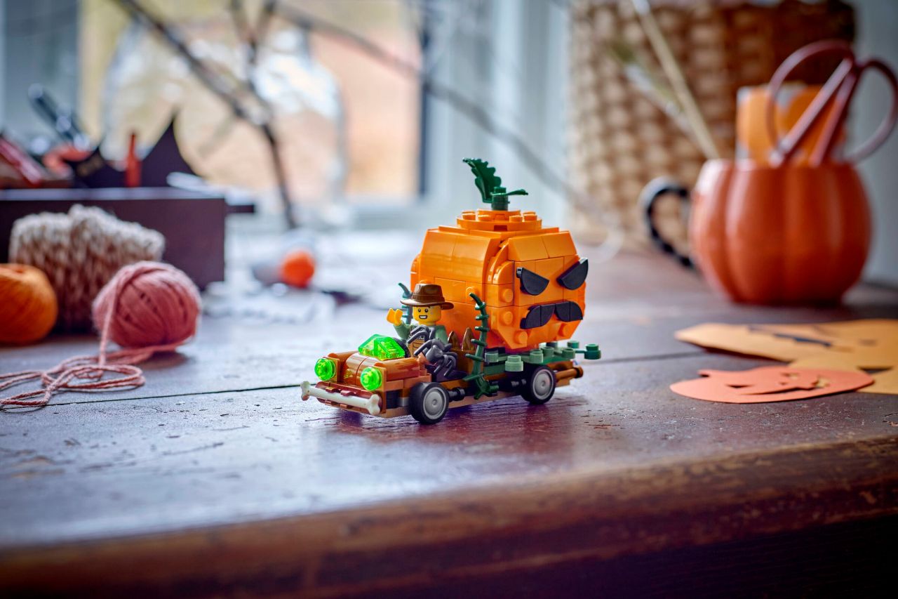LEGO Jack-o’-lantern Pickup Truck - 1