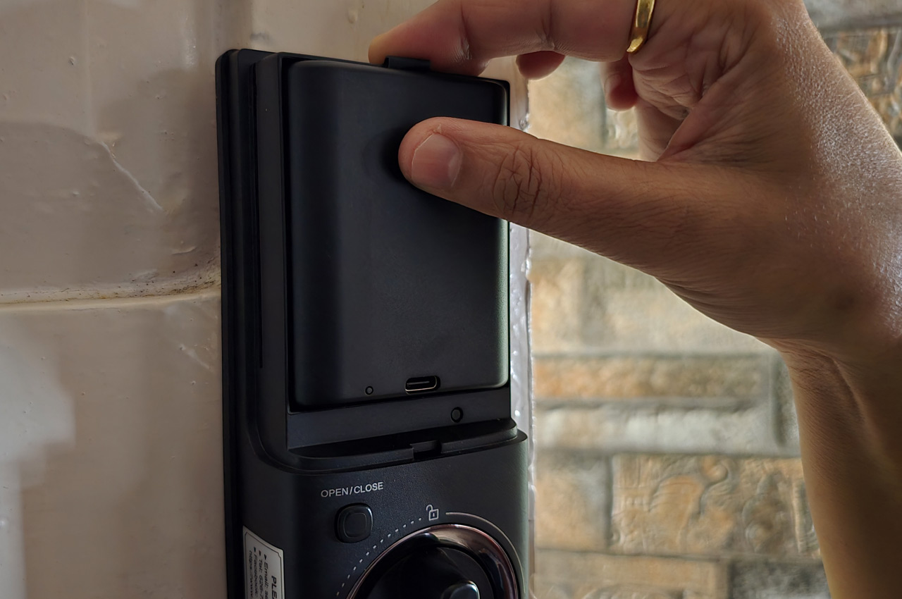 Lockzo Smart Lock 6-in-1 deadbolt Hands-On Review