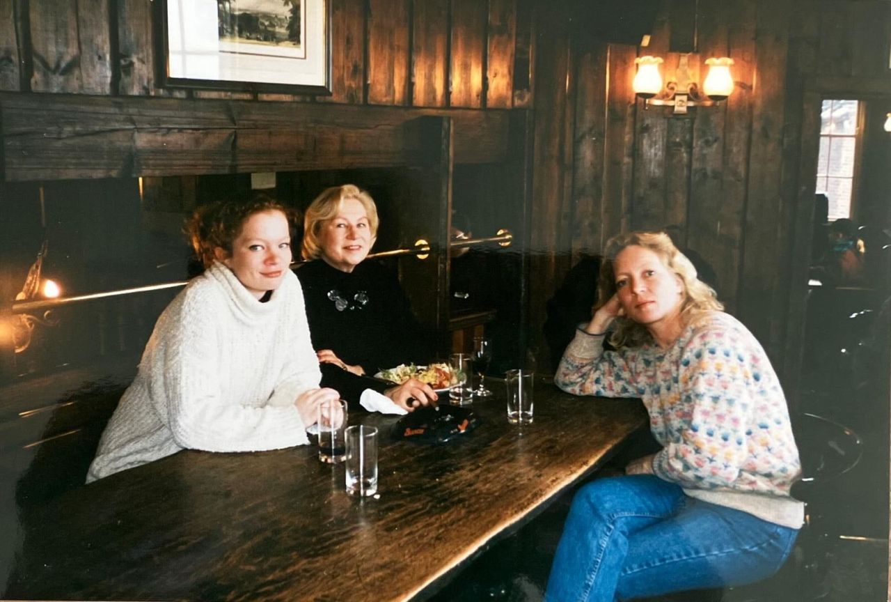 Nana Ditzel with her daughter and granddaughter