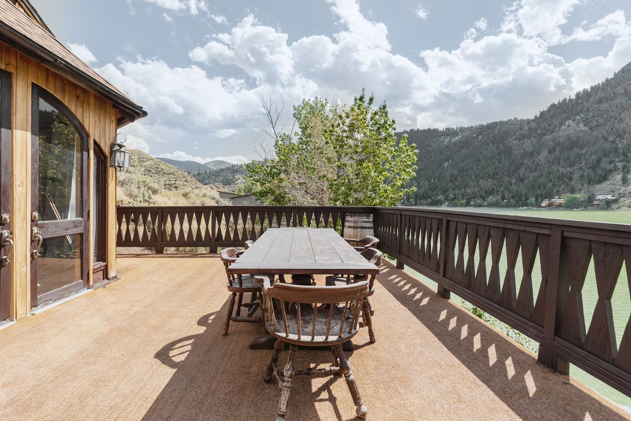 Outdoor Dining of Shipwreck House in Salmon