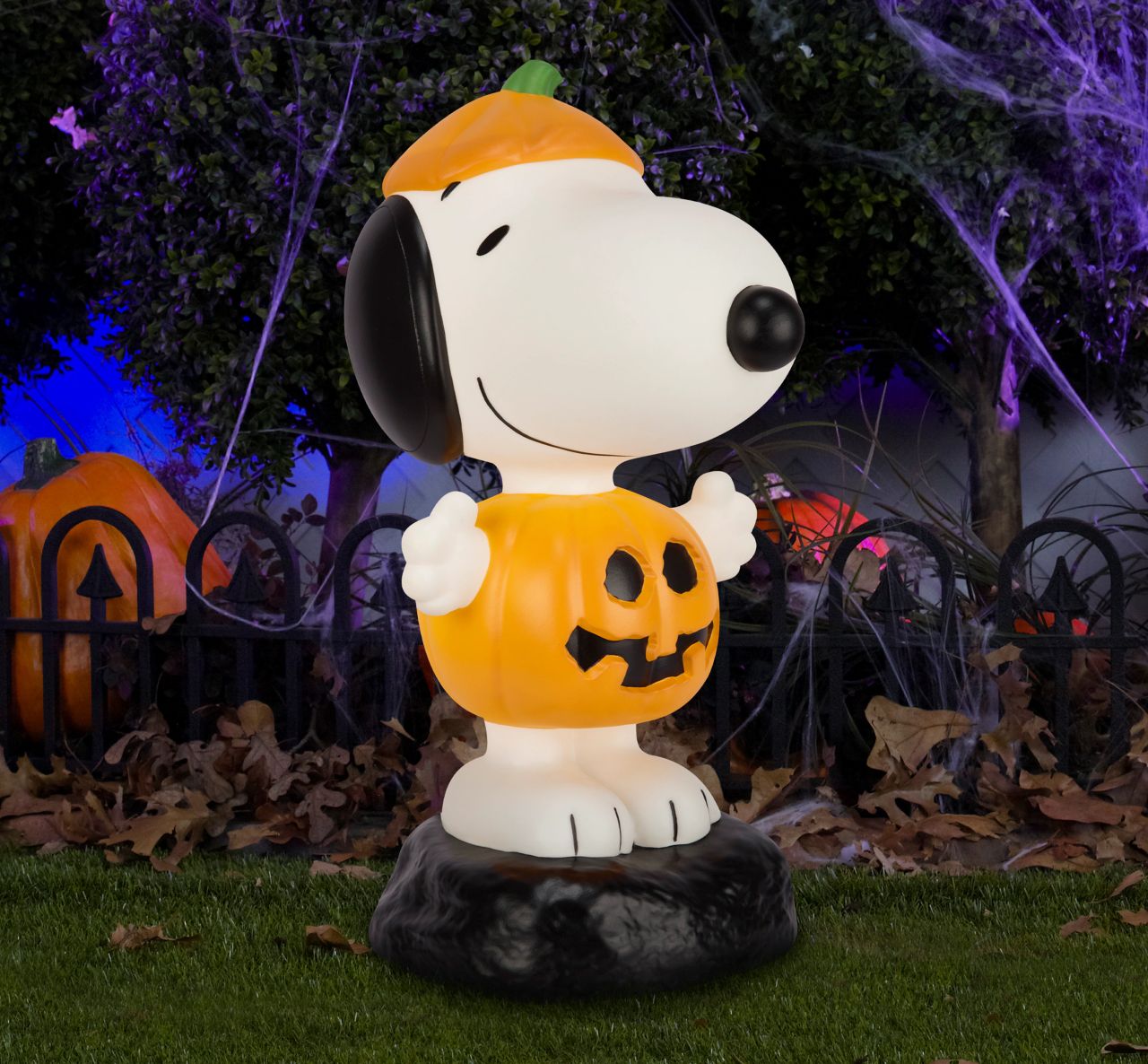 Peanuts Freestanding Lighted Snoopy Decor Pumpkin Blow mold