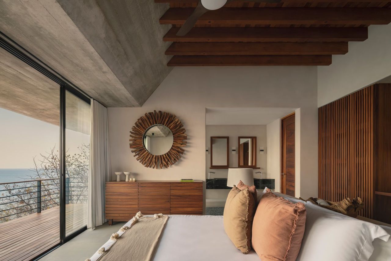 This Cliffside House in Mexico Can’t be Seen from Its Entrance