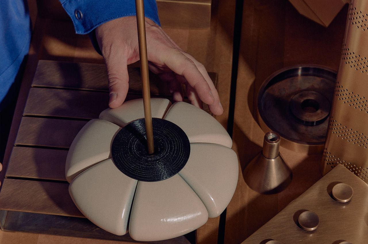 Volker Haug Studio Lighting - Behind the curtain