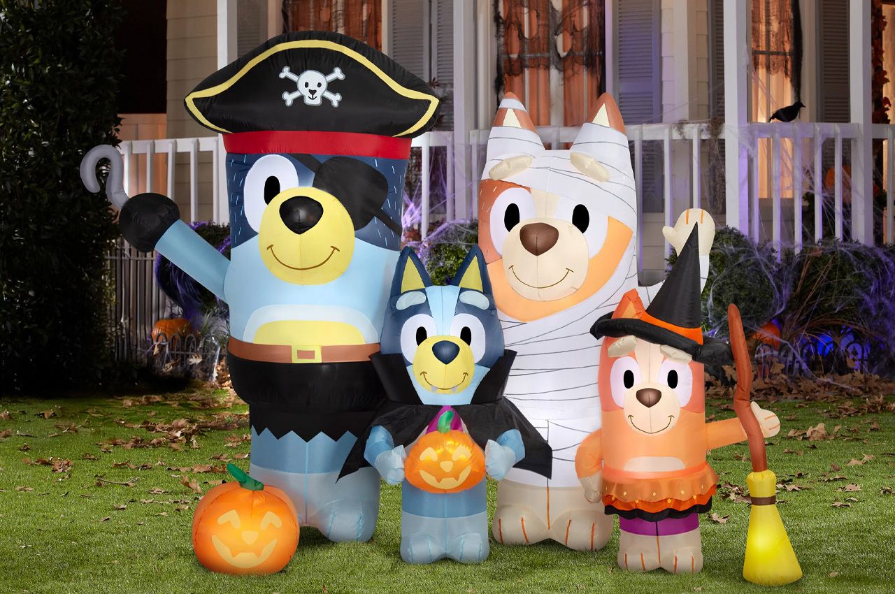 2025 Costco Halloween décor - Bluey Family Halloween Inflatable