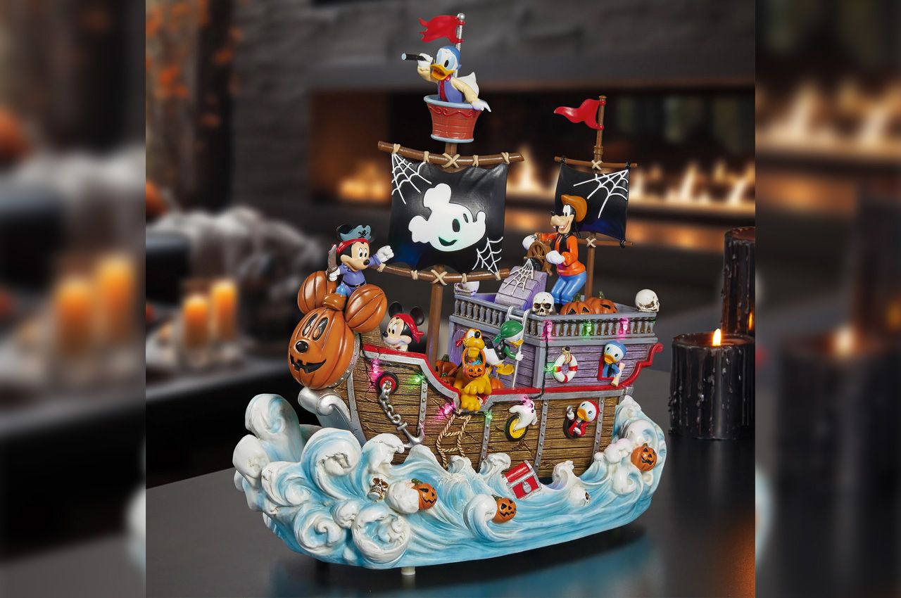 2025 Costco Halloween décor - Disney Animated Pirate Ship With Lights and Music
