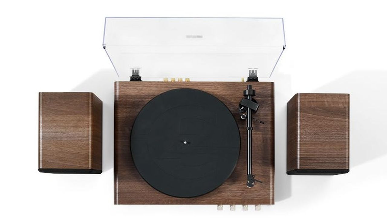 C65 RECORD PLAYER WITH SPEAKERS