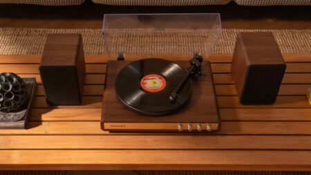 C65 RECORD PLAYER WITH SPEAKERS