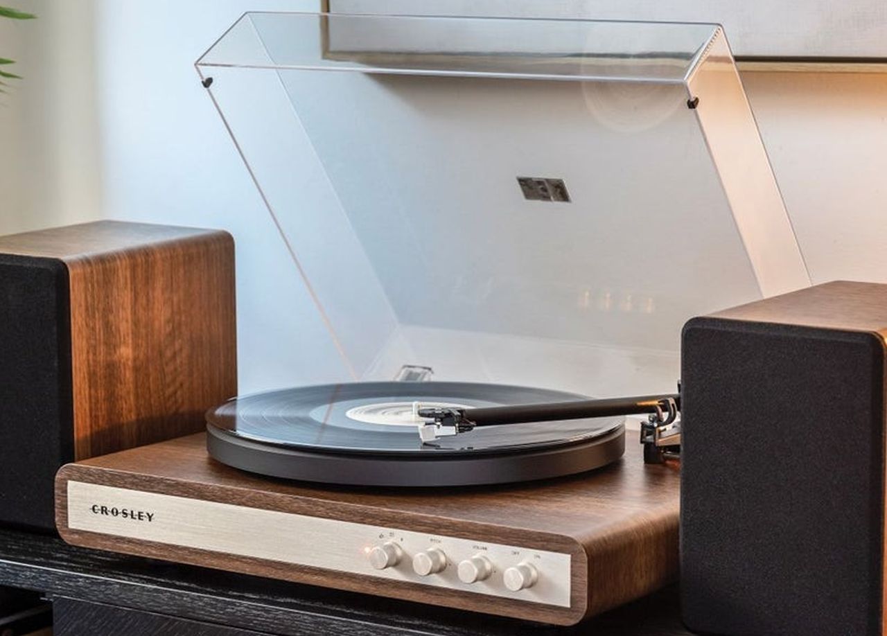 C65 RECORD PLAYER WITH SPEAKERS