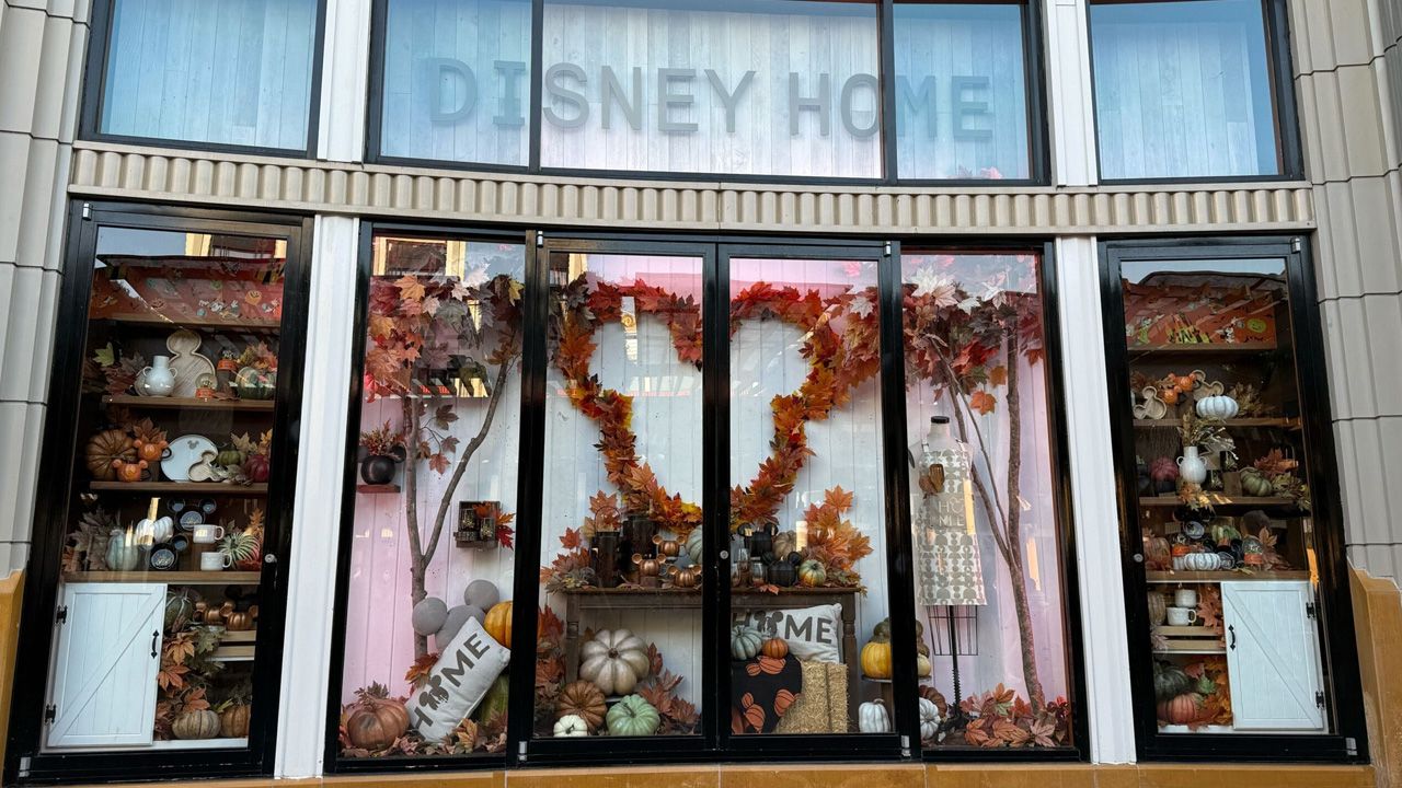 Disneyland Halloween Decorations 2025 - 5